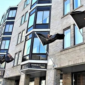 Lelux 3*, Montreal Canada